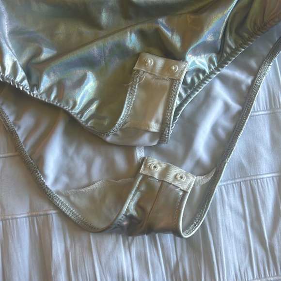 Silver, metallic bodysuit, great condition, no stains, size extra small - Picture 4 of 5